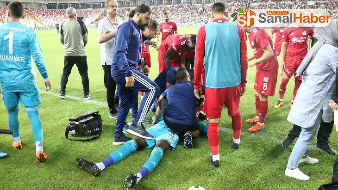 Sahada baygınlık geçiren kaleci Samassa hastaneye kaldırıldı