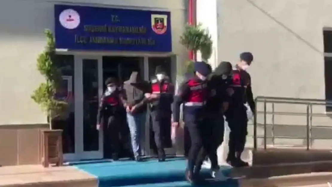 'Sahte jandarmalar gerçek jandarmalara yakalandı'