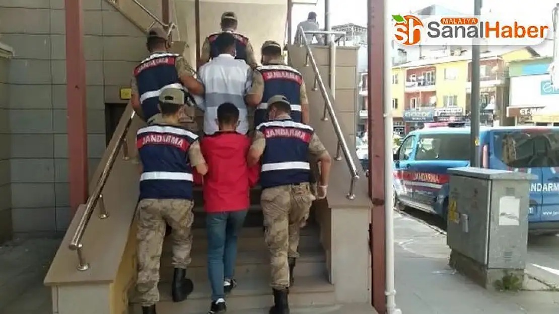 Sahte savcı jandarmaya takıldı