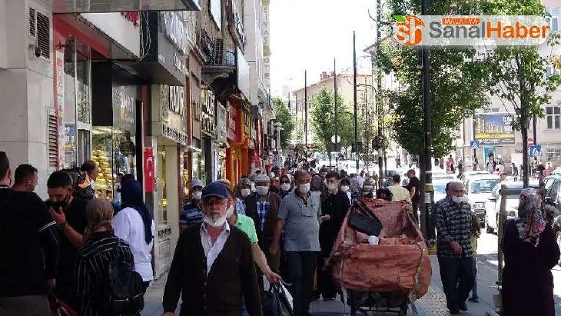 Salgını unuttular, kendilerini dışarı attılar