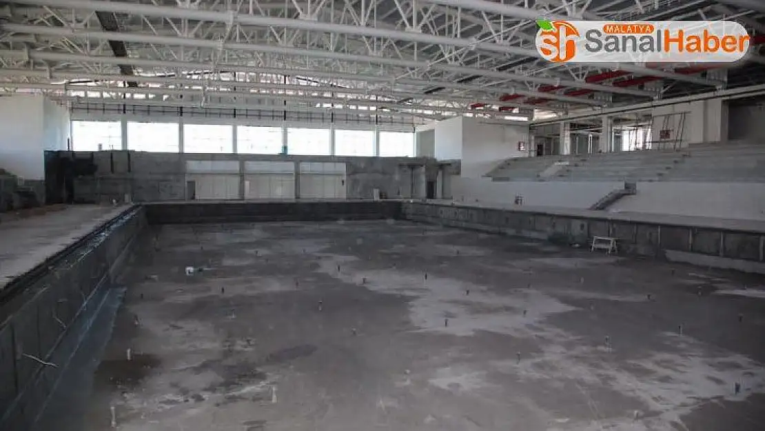 Salih Ayhan ve İsmet Yılmaz spor tesislerini inceledi