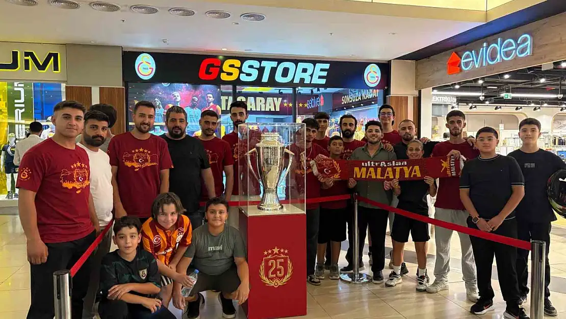 Şampiyonluk kupası Malatya'da taraftarla buluştu