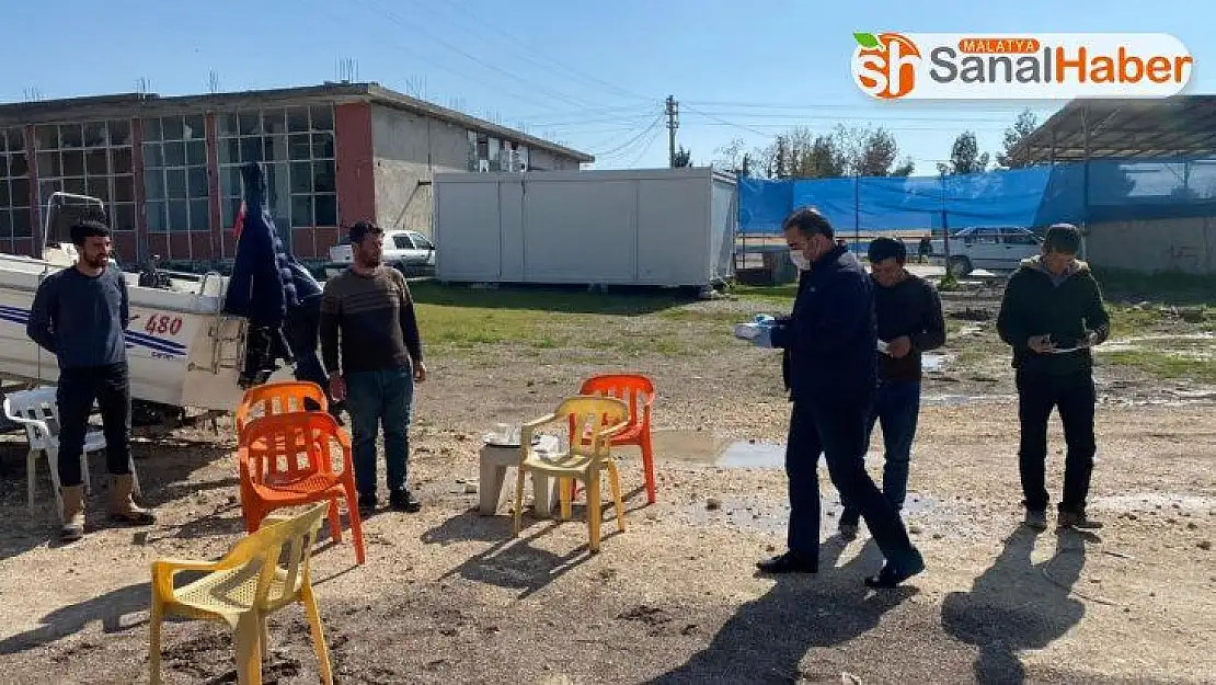 Samsat'ta maskeler ücretsiz dağıtıldı