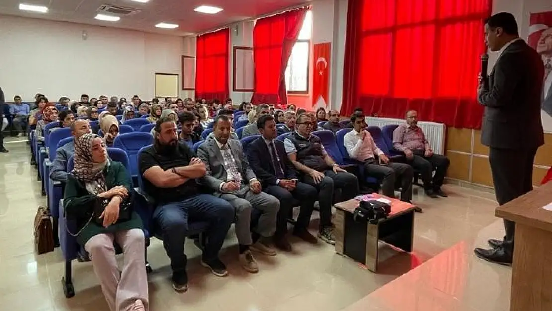 'Samsat´taki okullarda kişisel gelişim konferansı verildi'