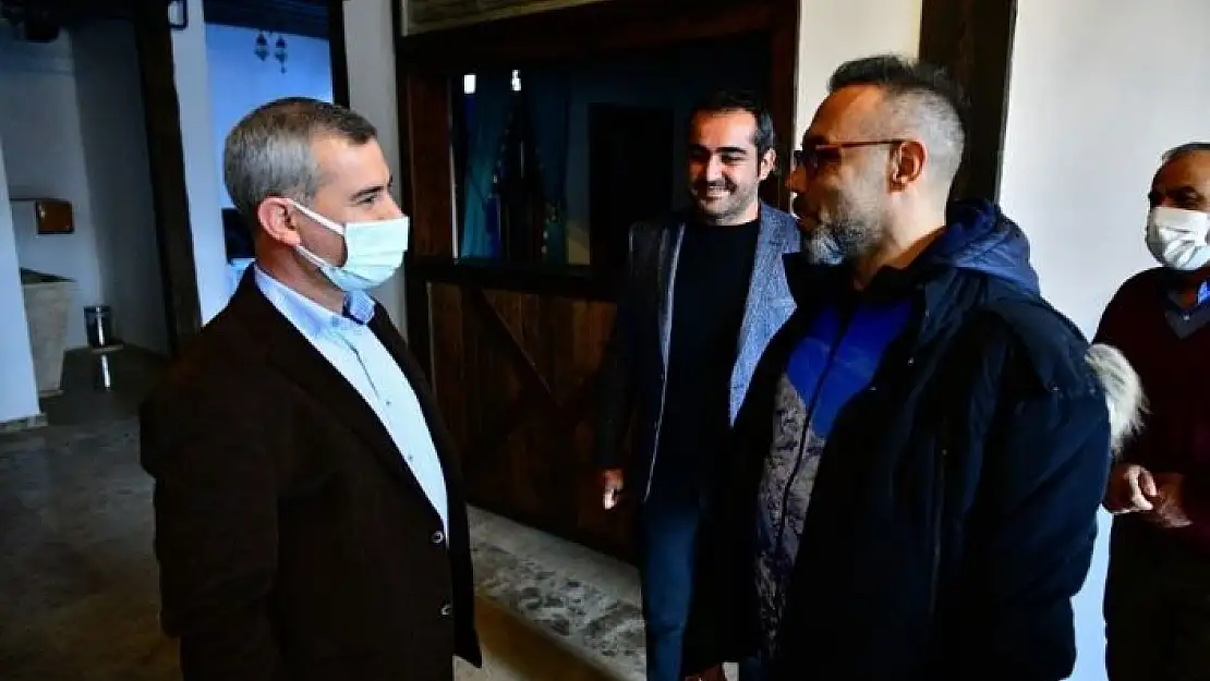 'Sanatçı Umut Oğuz, tarihi Yeşilyurt Konaklarına hayran kaldı'