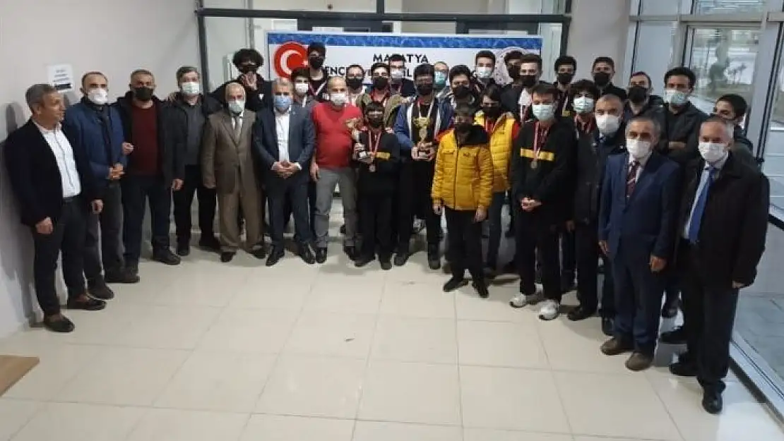 'Satranç Şampiyonası çekişmeli geçti'