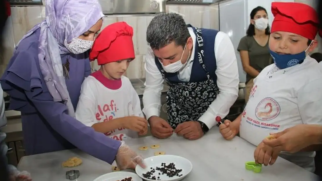 'Savaşçı, özel eğitim öğrencileriyle birlikte pasta yaptı'