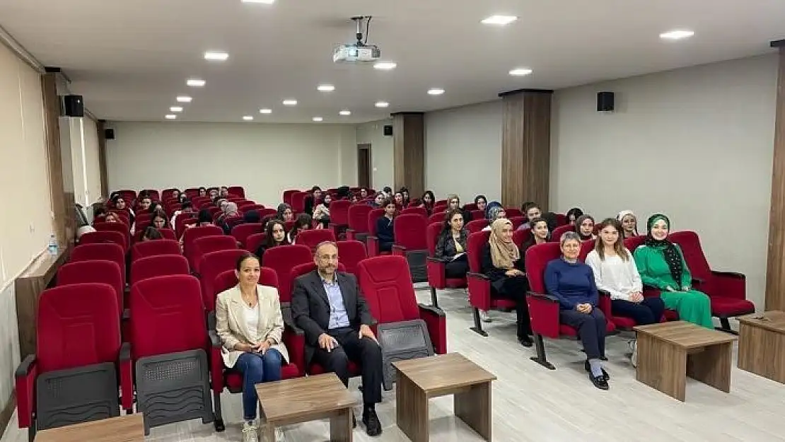 'SCÜ´de ebelikte kariyer planlaması anlatıldı'