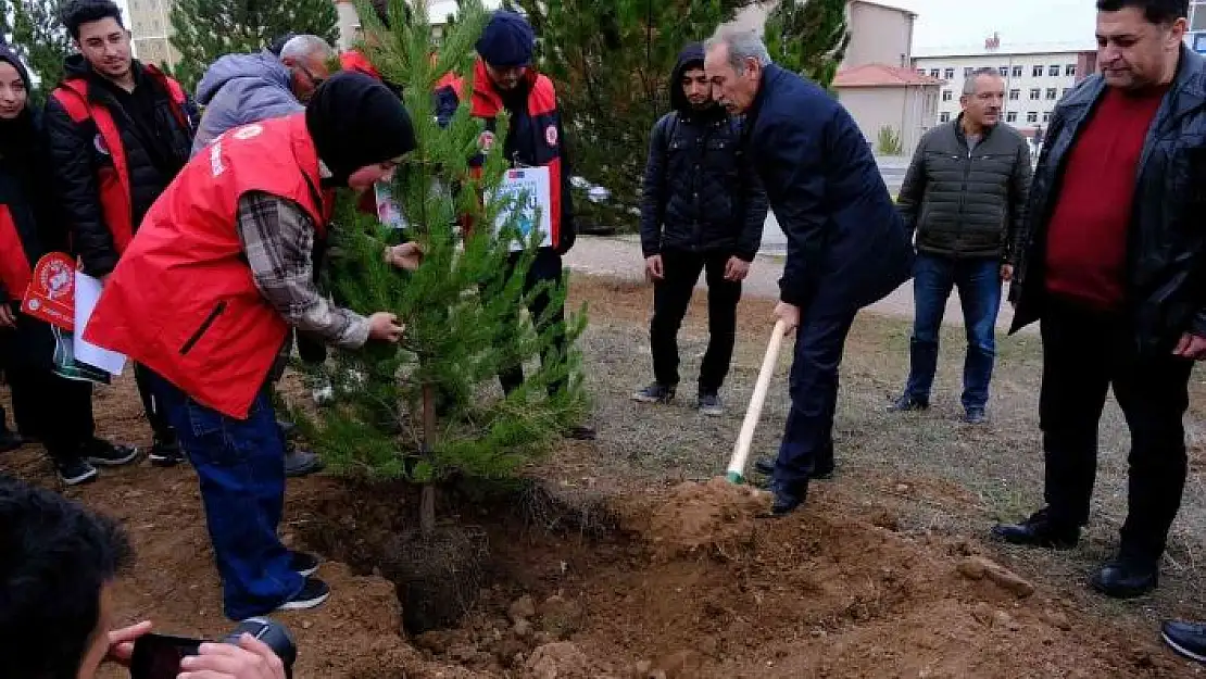 'SCÜ´de onlarca fidan toprakla buluştu'