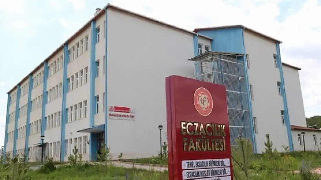 'SCÜ Eczacılık Fakültesi akredite oldu'