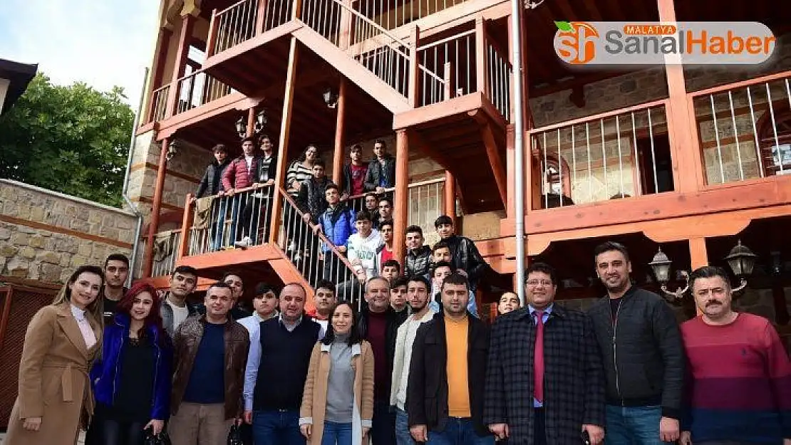 Şef adayları Maraş lezzetlerini öğreniyor