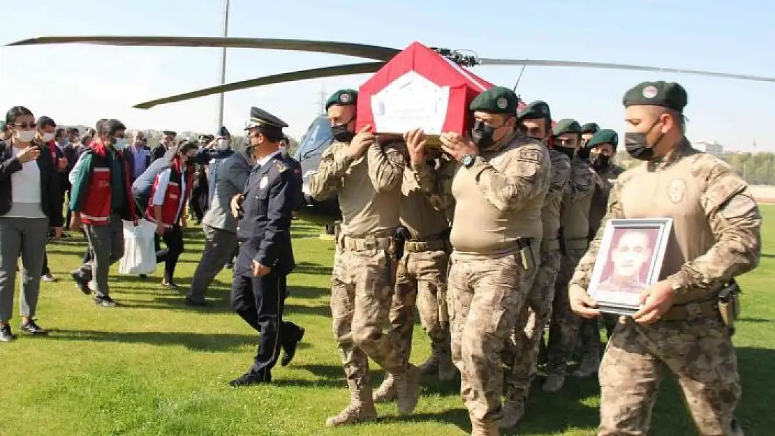'Şehidin cenazesi helikopterle Adıyaman´a getirildi'