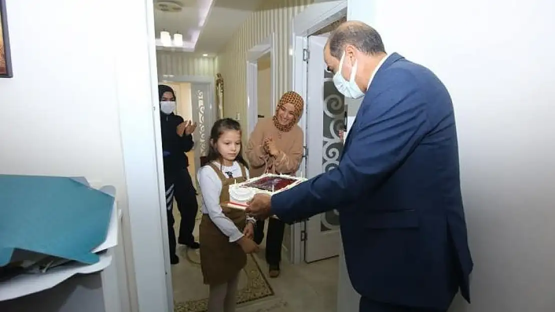 'Şehidin kızına emniyet müdüründen doğum günü sürprizi'