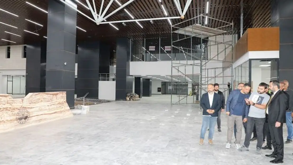 'Şehirler arası otobüs terminalinde sona doğru'