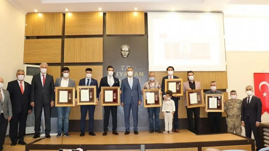 'Şehit ailesi ve gazilere devlet övünç madalyası'