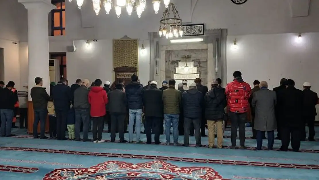 'Şehitler için sabah namazında buluşma programı düzenlendi'