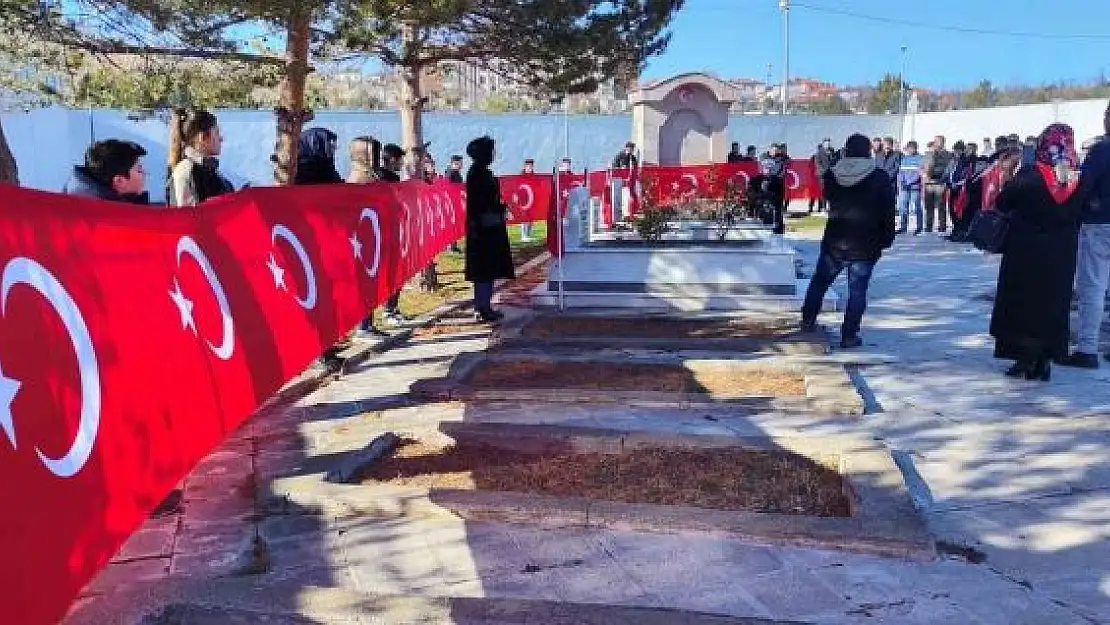 'Şehitler için yürüyüp, terörü lanetlediler'