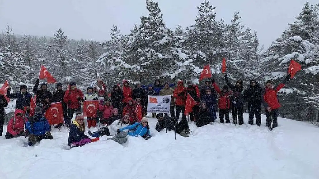 'Şehitleri anmak için 1 metre karda yürüdüler'