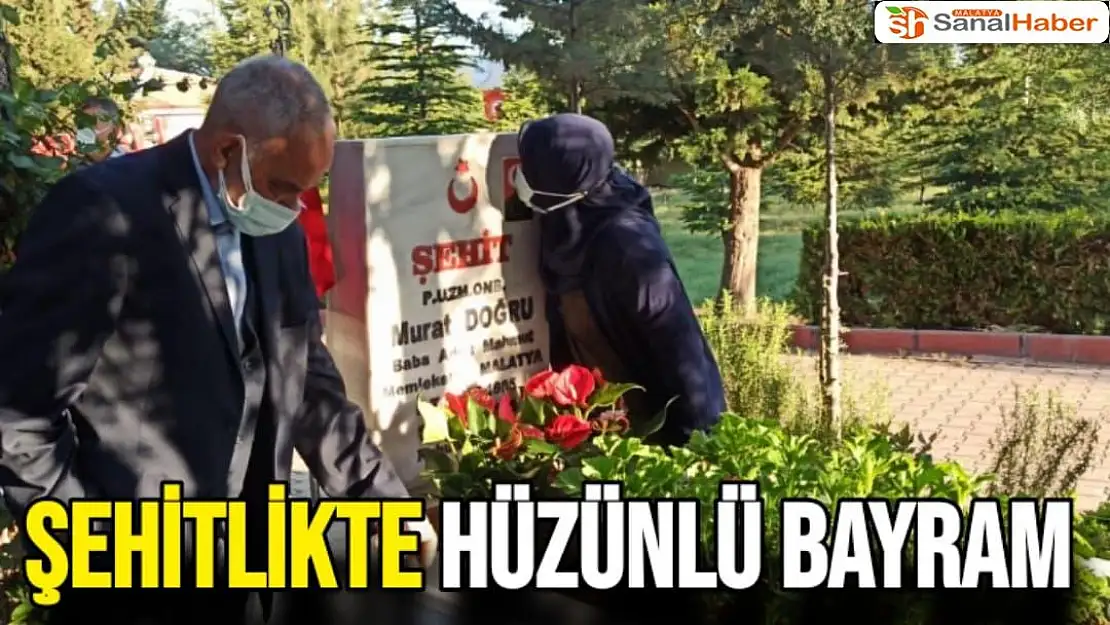 Şehitlikte hüzünlü bayram