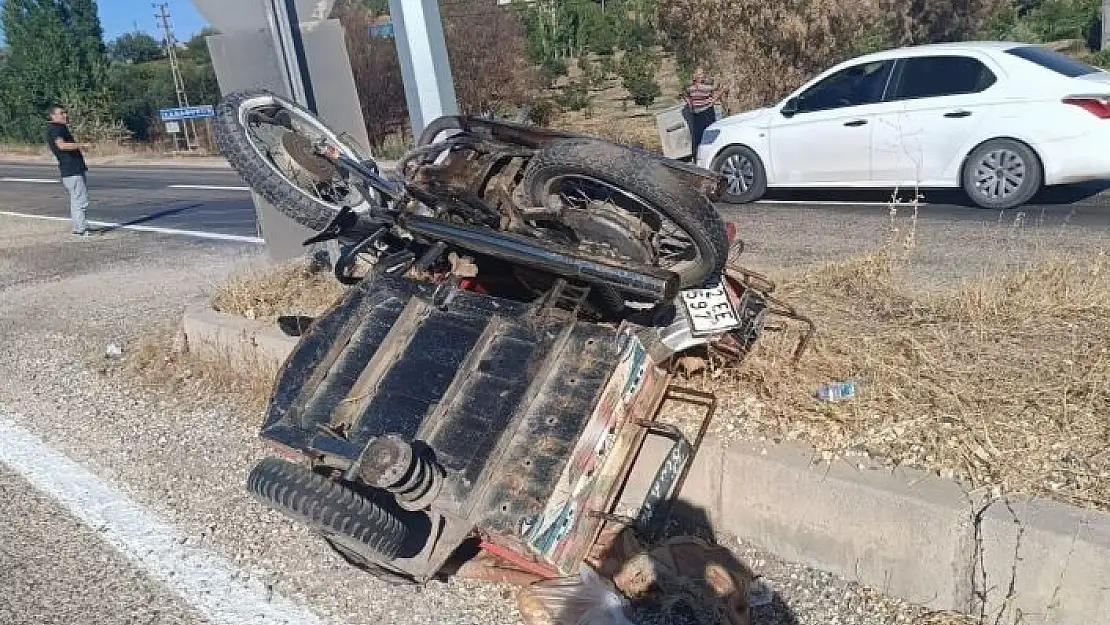 'Sepetli motosiklet ile otomobil çarpıştı: 1 yaralı'