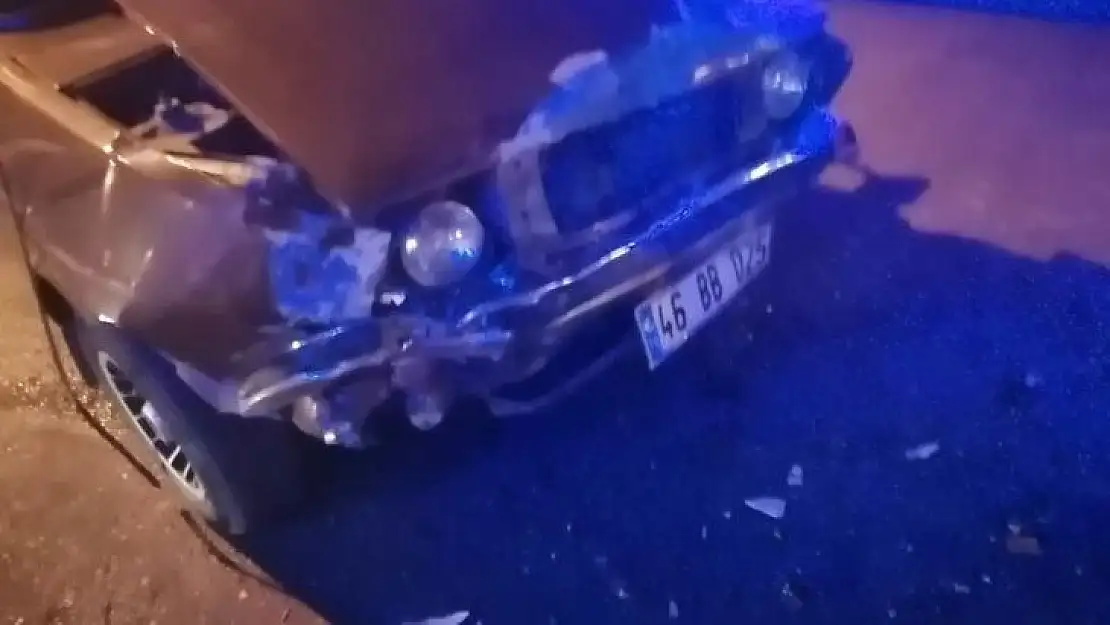 Servisle otomobilin çarpıştığı kazada iki kişi yaralandı