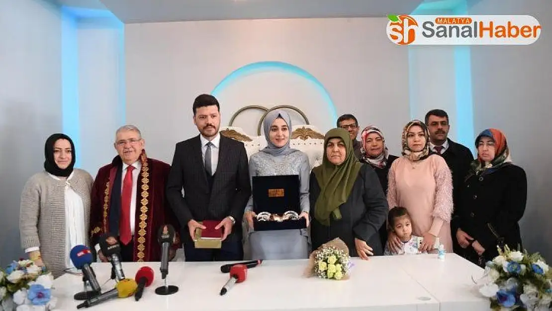 Sevgililer Gününde 17 çifte toplu nikah