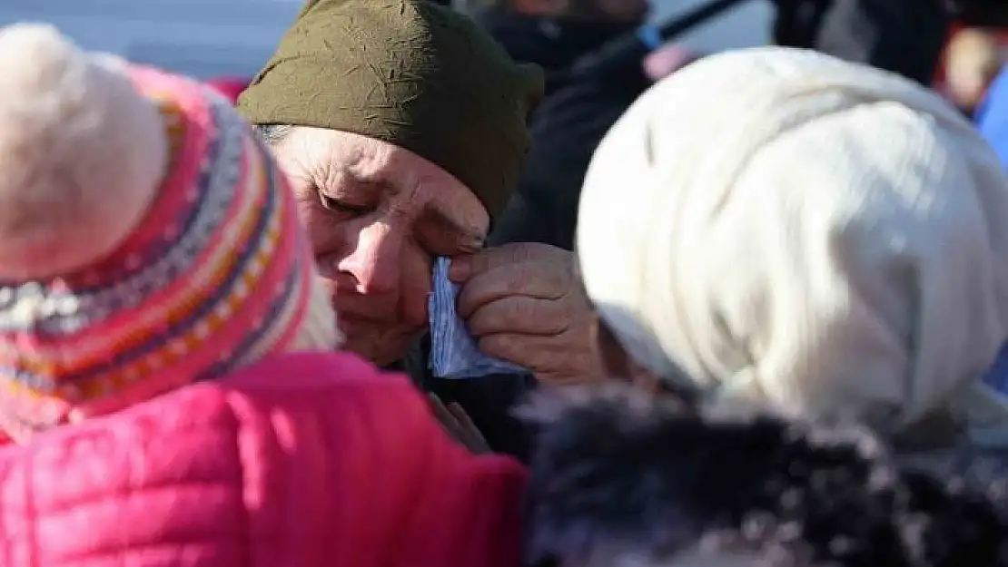 'Sevinç ve hüzün gözyaşları bir arada: Ahıska Türkleri yeni yuvalarına uğurlandı'