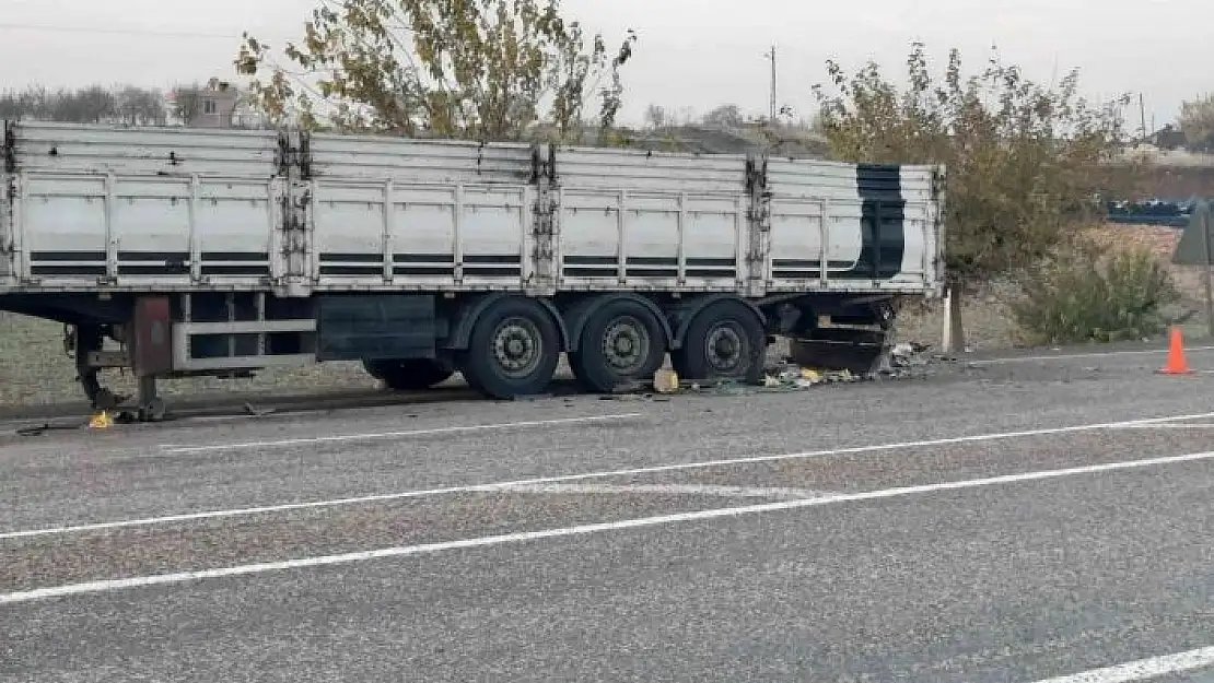 'Seyir halindeki tır alev yandı'