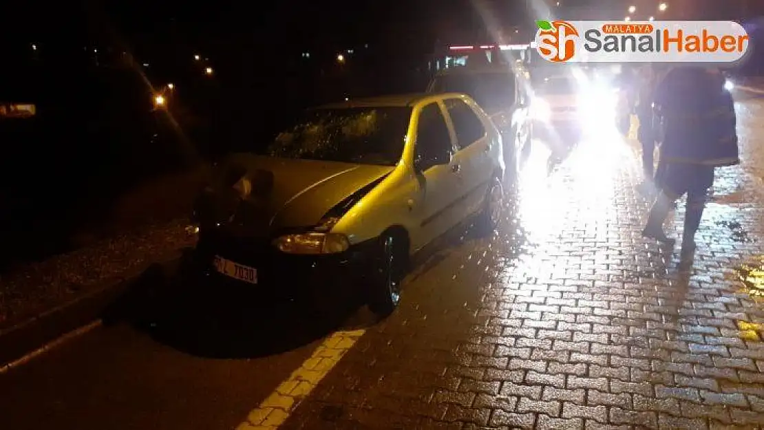 Seyir halindeki tıra çarpan otomobilin sürücüsü yaralandı