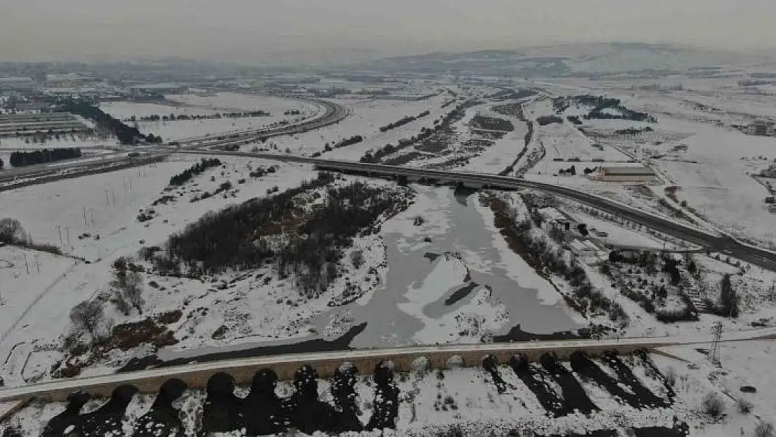 'Sibirya soğukları göl ve ırmağı dondurdu'