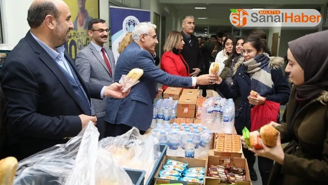 Sınava hazırlanan öğrencilere ikram