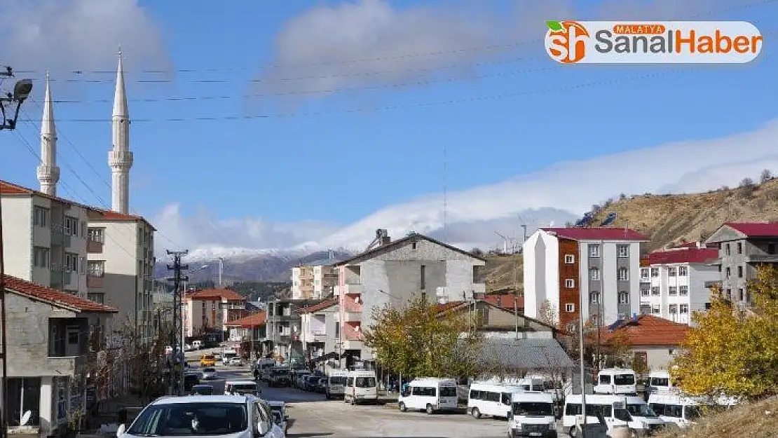 Sincik ilçesine yılın ilk karı yağdı
