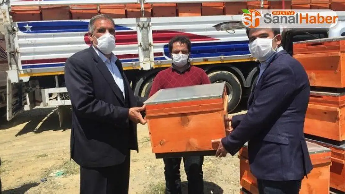 Sincik'te arıcılara organik kovan desteği