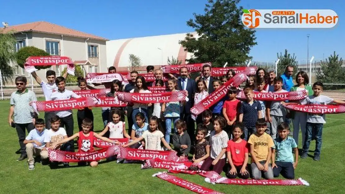 Şırnaklı öğrencilerden Sivasspor'a ziyaret