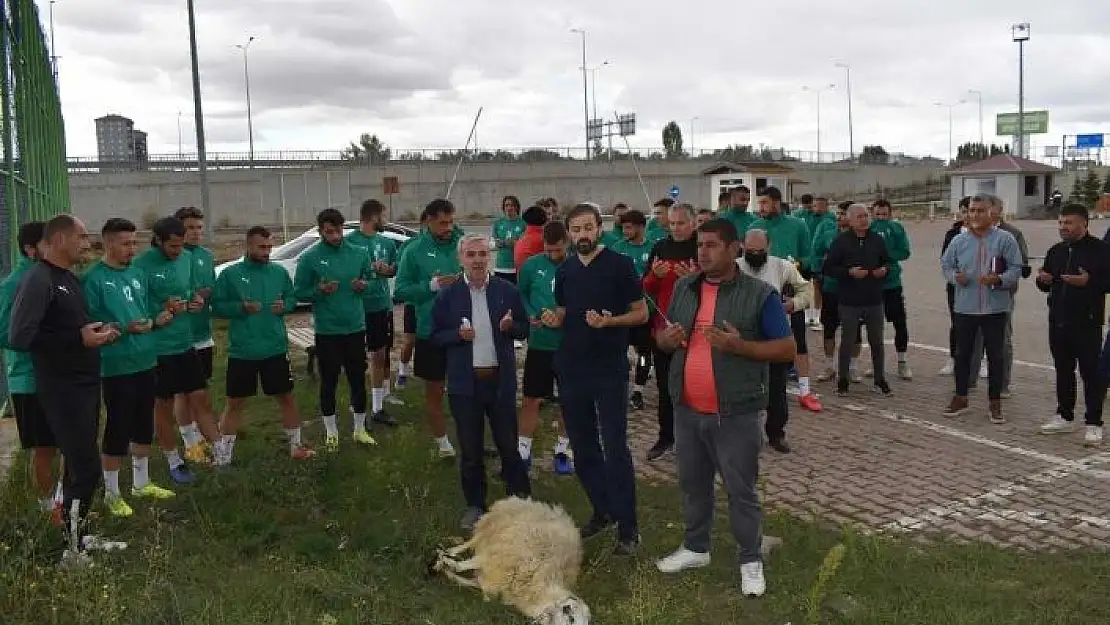 'Sivas Belediyespor, Etimesgut maçı öncesi koyun kesti'