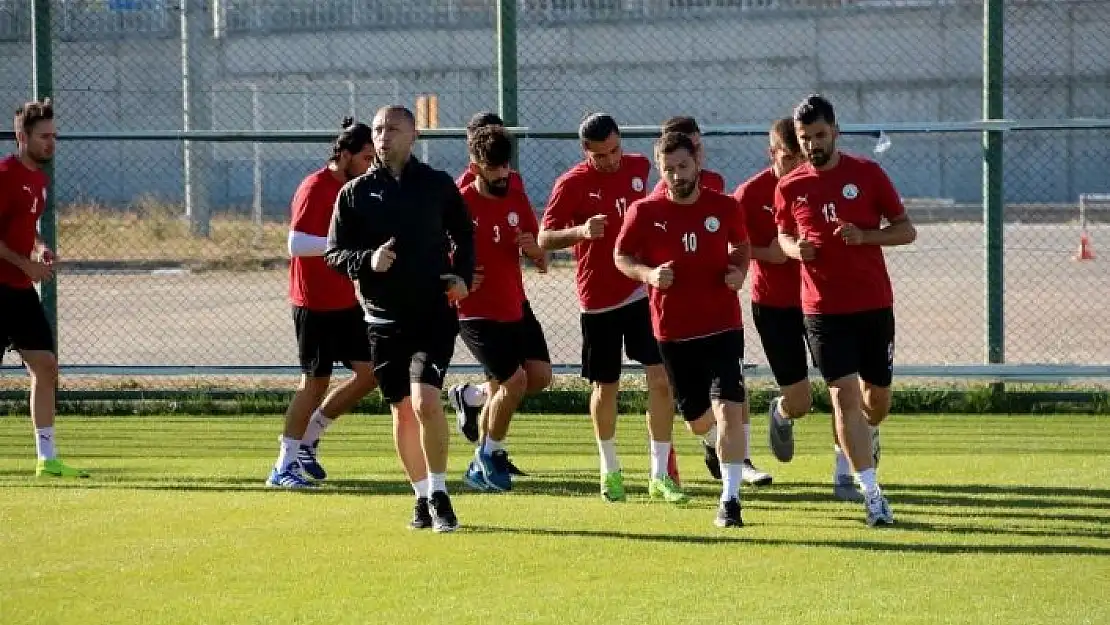 'Sivas Belediyespor, günde çift idmanla lige hazırlanıyor'