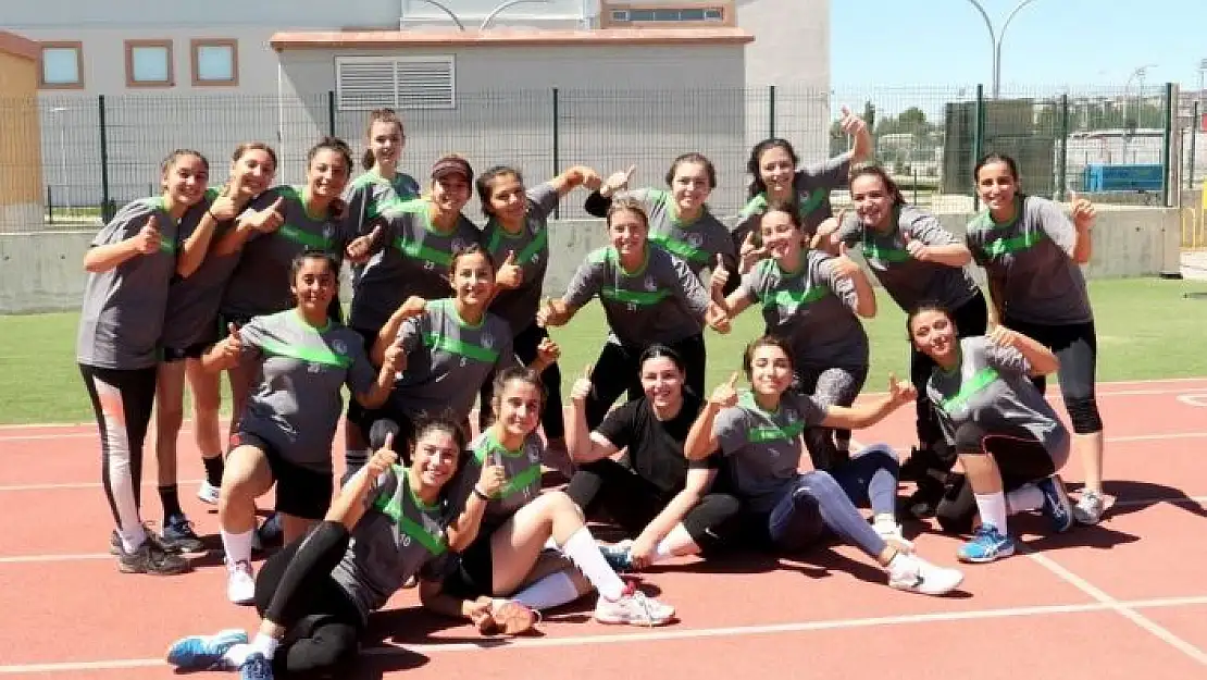 'Sivas Belediyespor kadın hentbol takımı idmanlara başladı'