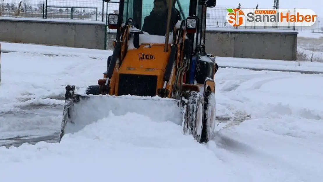 Sivas beyaza büründü, 483 köy yolu ulaşıma kapalı