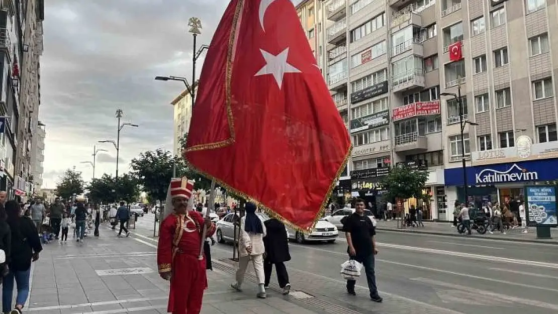 'Sivas caddelerinde bir yeniçeri, Avrupaya böyle tepki gösterdi'