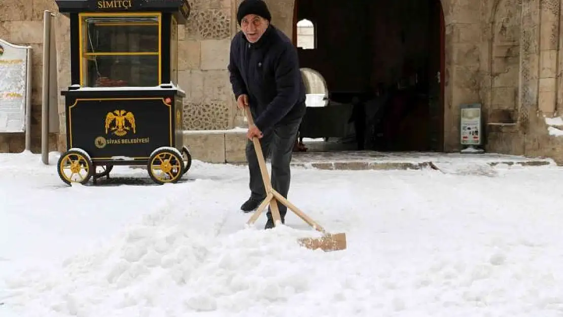 'Sivas kar altında kaldı'