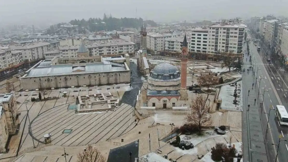 'Sivas kara hasret kaldı, az da olsa yağan kar güzel görüntüler oluşturdu'