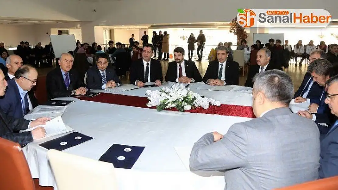 Sivas'ta 'Benim Belediyem Gençlik Çalıştayı' başladı