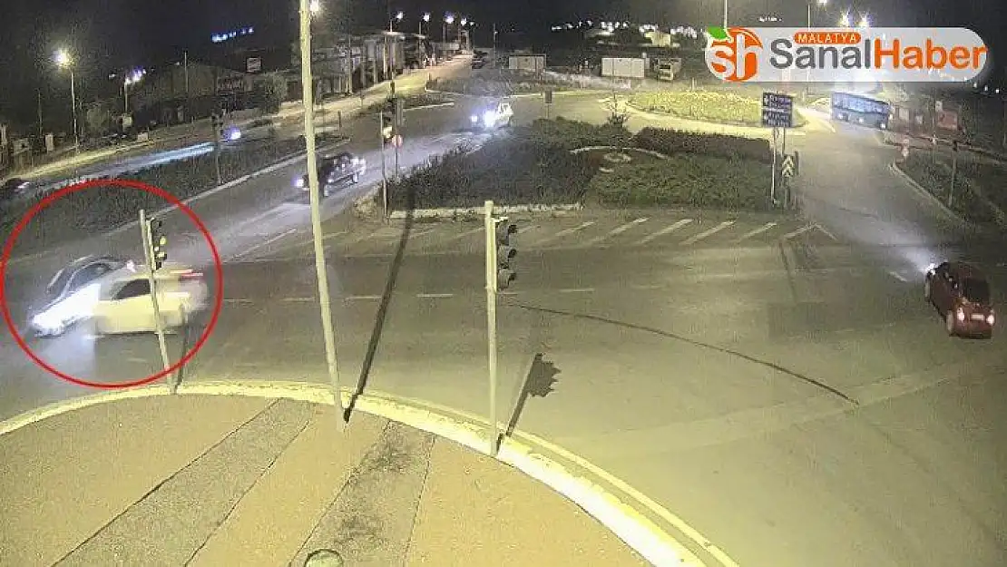 Sivas'ta 11 kişinin yaralandığı kaza anı güvenlik kamerasında