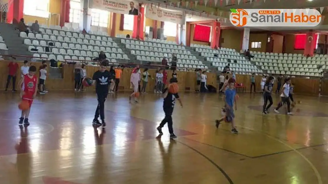 Sivas'ta basketbol yaz okulu sürüyor