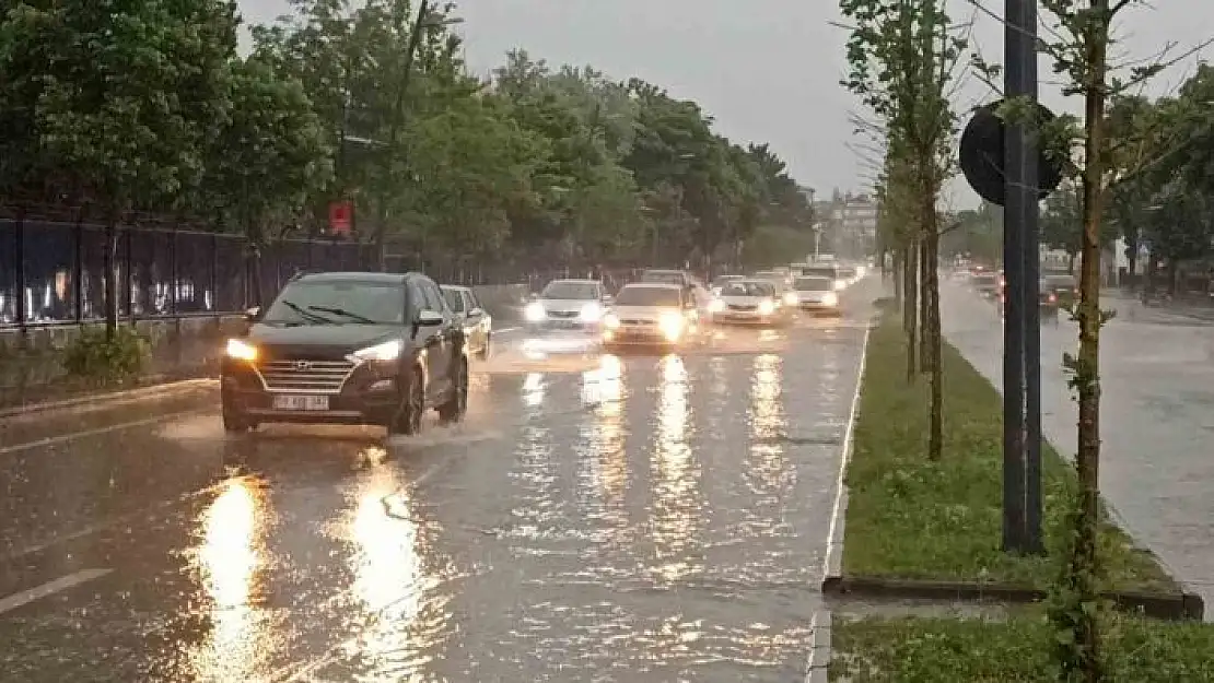 'Sivas´ta cadde ve sokaklar göle döndü'