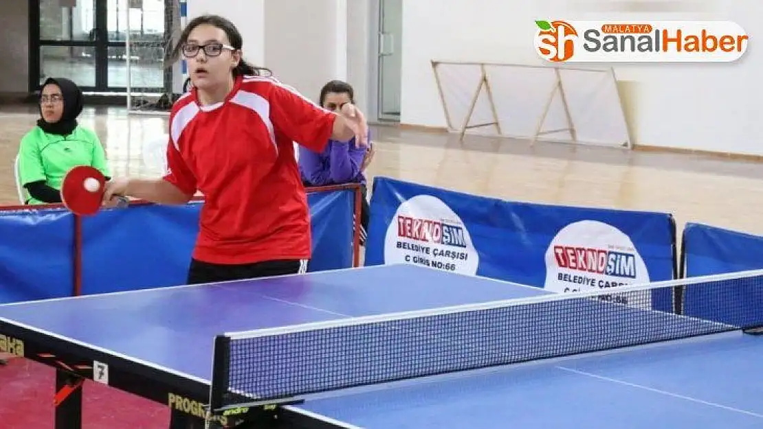 Sivas'ta düzenlenen okullar arası masa tenisi sona erdi