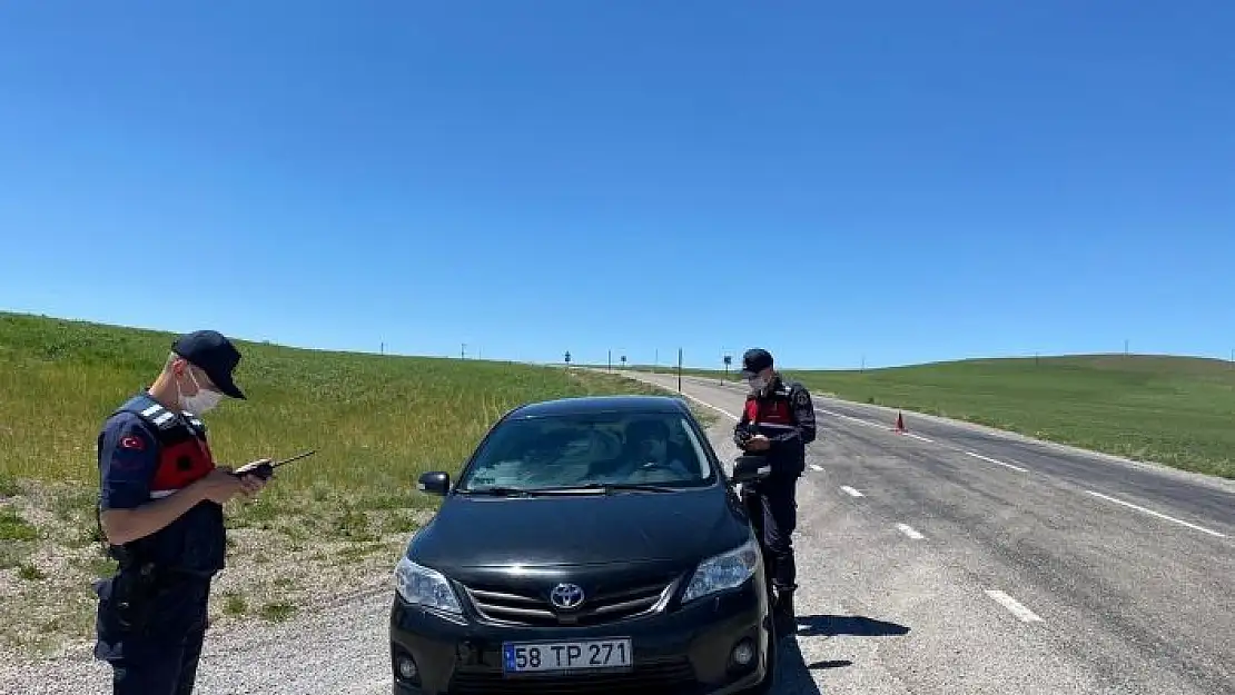 'Sivas´ta Jandarma ekipleri tarafından gerçekleştirilen uygulamada çeşitli suçlardan aranan 14 şahıs yakalandı'