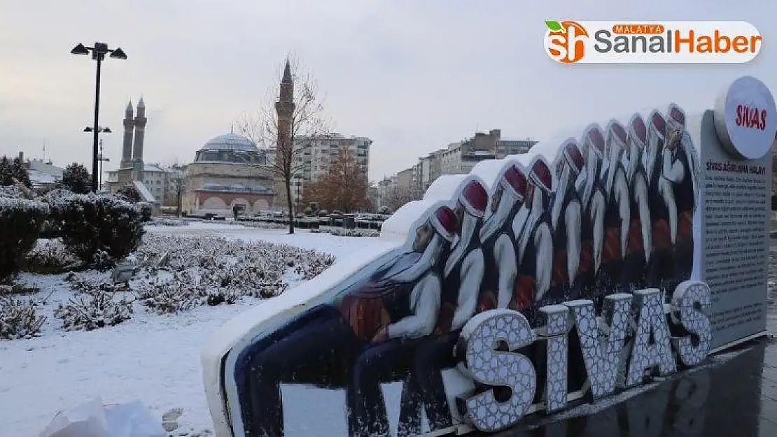 Sivas'ta kar yağışı etkili oldu, 61 köy ile ulaşım kesildi