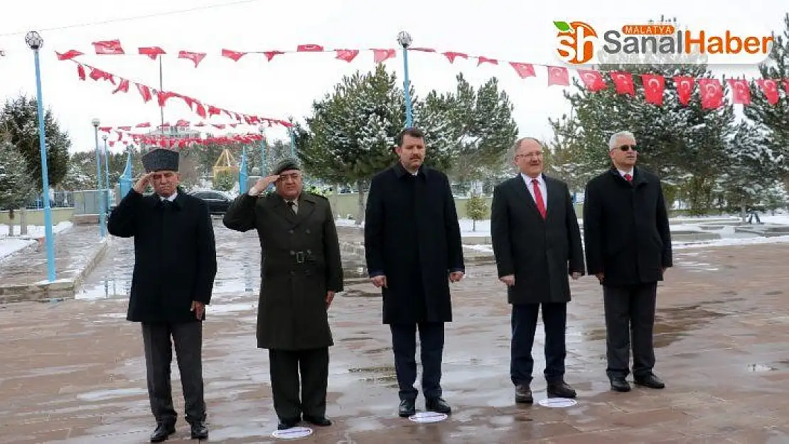 Sivas'ta korona tedbirli anma