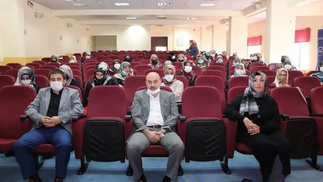 'Sivas´ta Kur´an kursu öğreticileri bilgilendirildi'